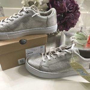 Tom’s Lenox silver metallic size 7.5